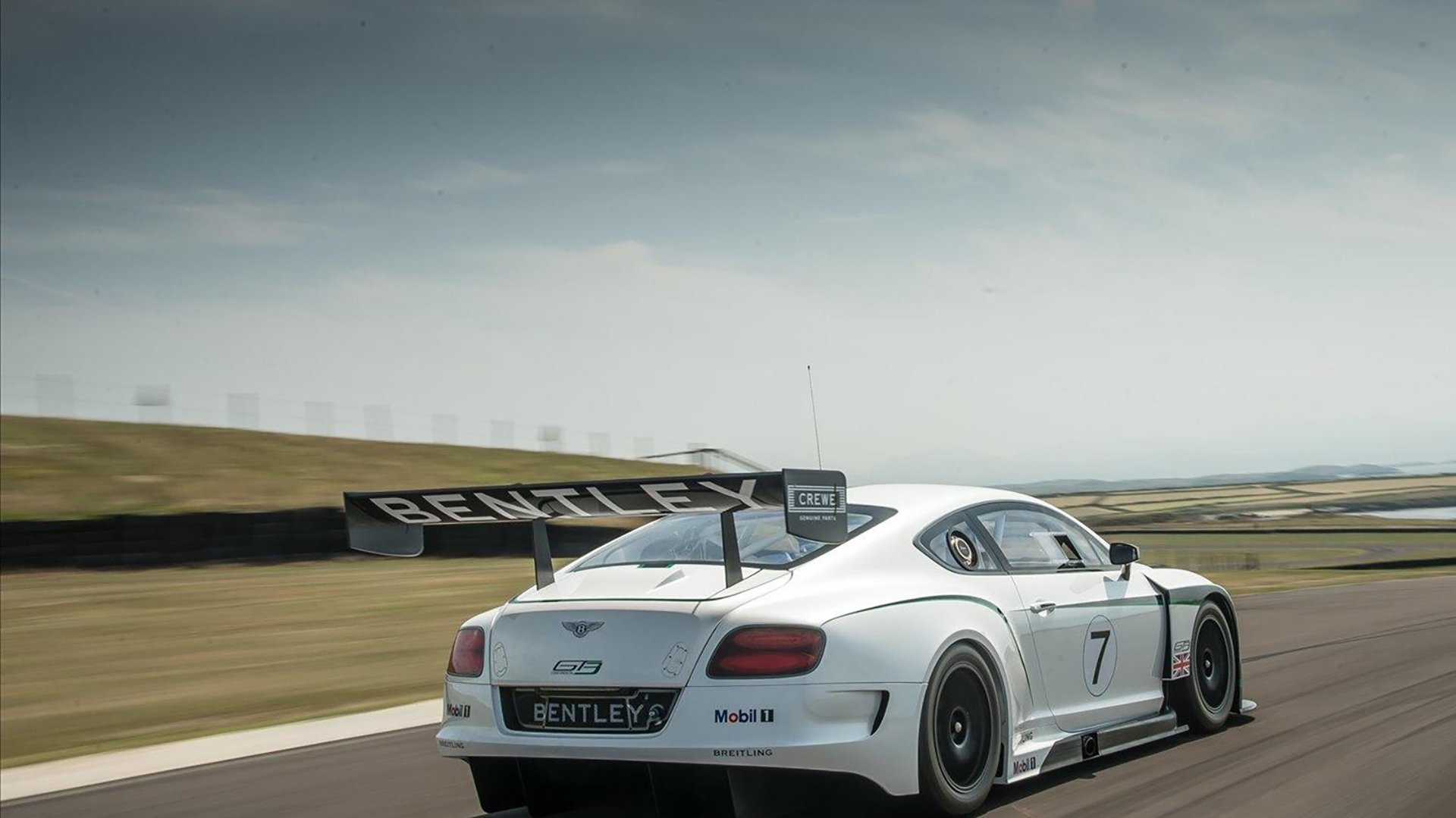 世俱杯2025赛程-“简阳文体中心：羽毛球赛场上演速度与技巧的巅峰对决”